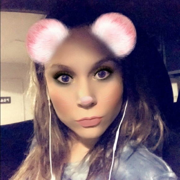 Meet your Posher, Lynn - Picture 2 of 2